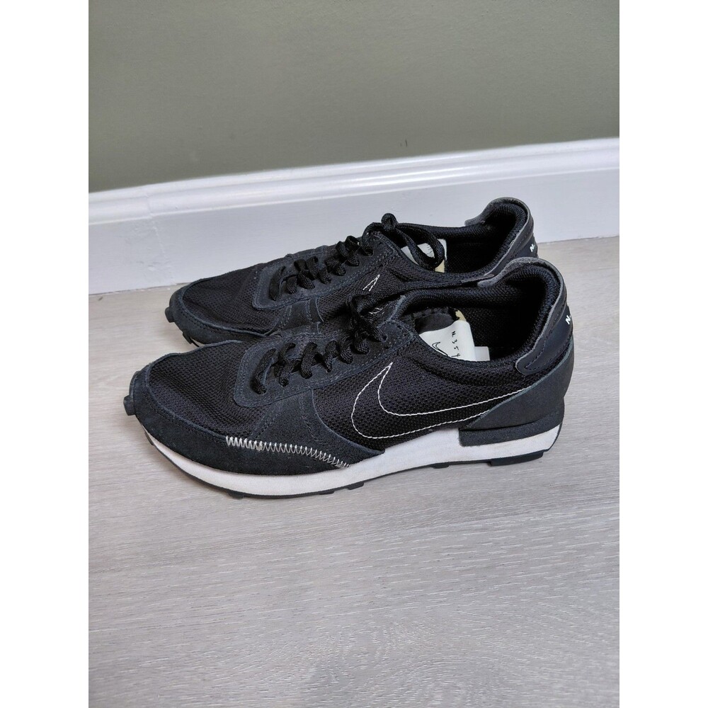 Size 8- Nike Daybreak Type Oreo Womens Sneakers